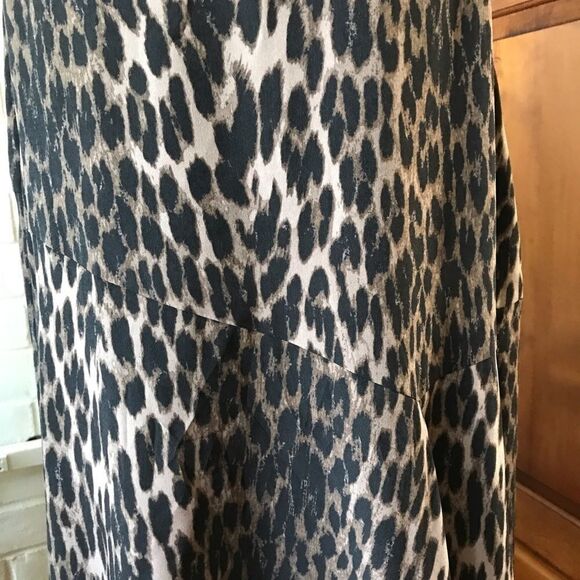 Vince Camuto animal print, off center hemline skirt gorpcore size 14 - Picture 4 of 7